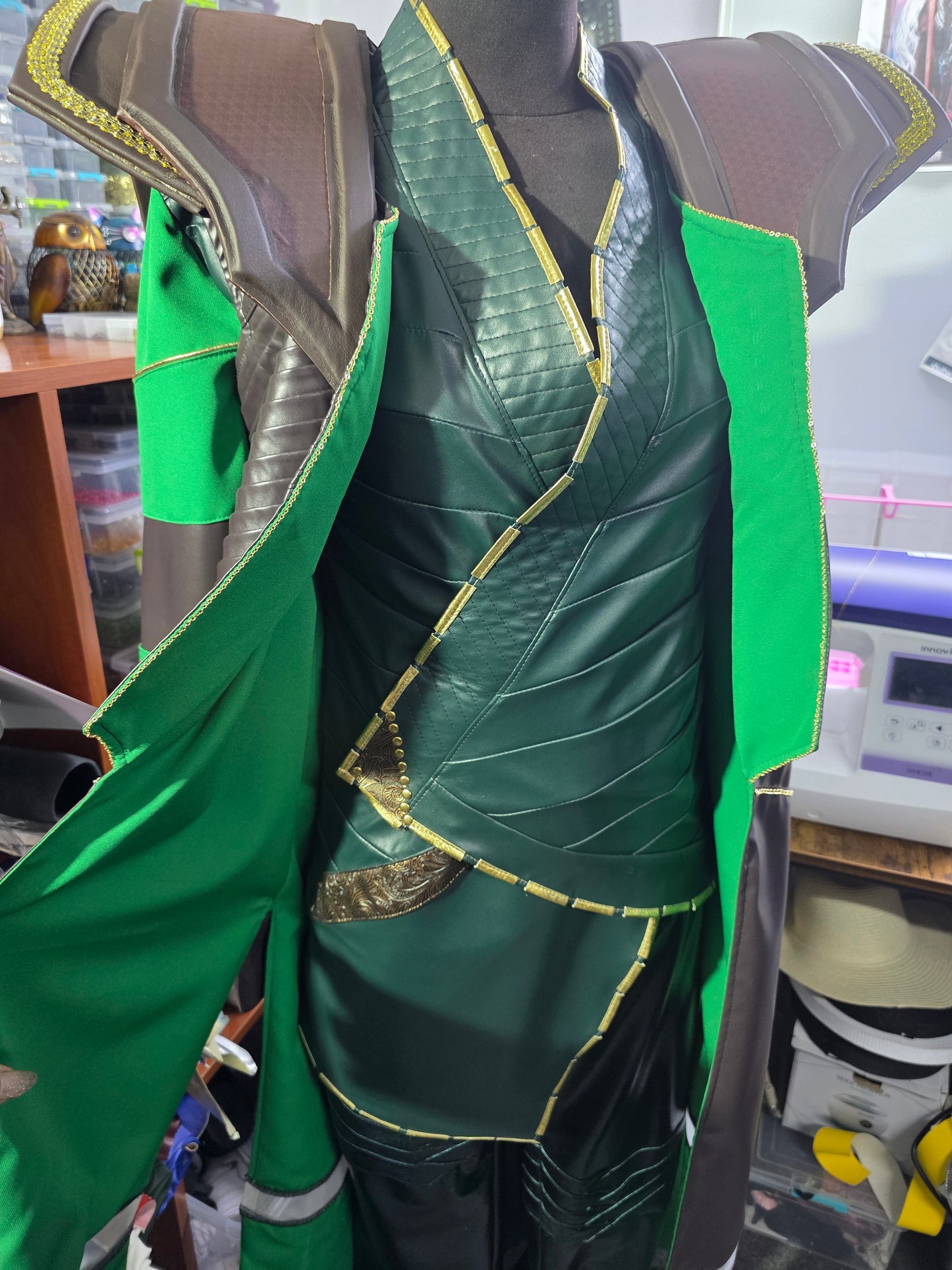 Loki from Thor Ragnarok cosplay outfit