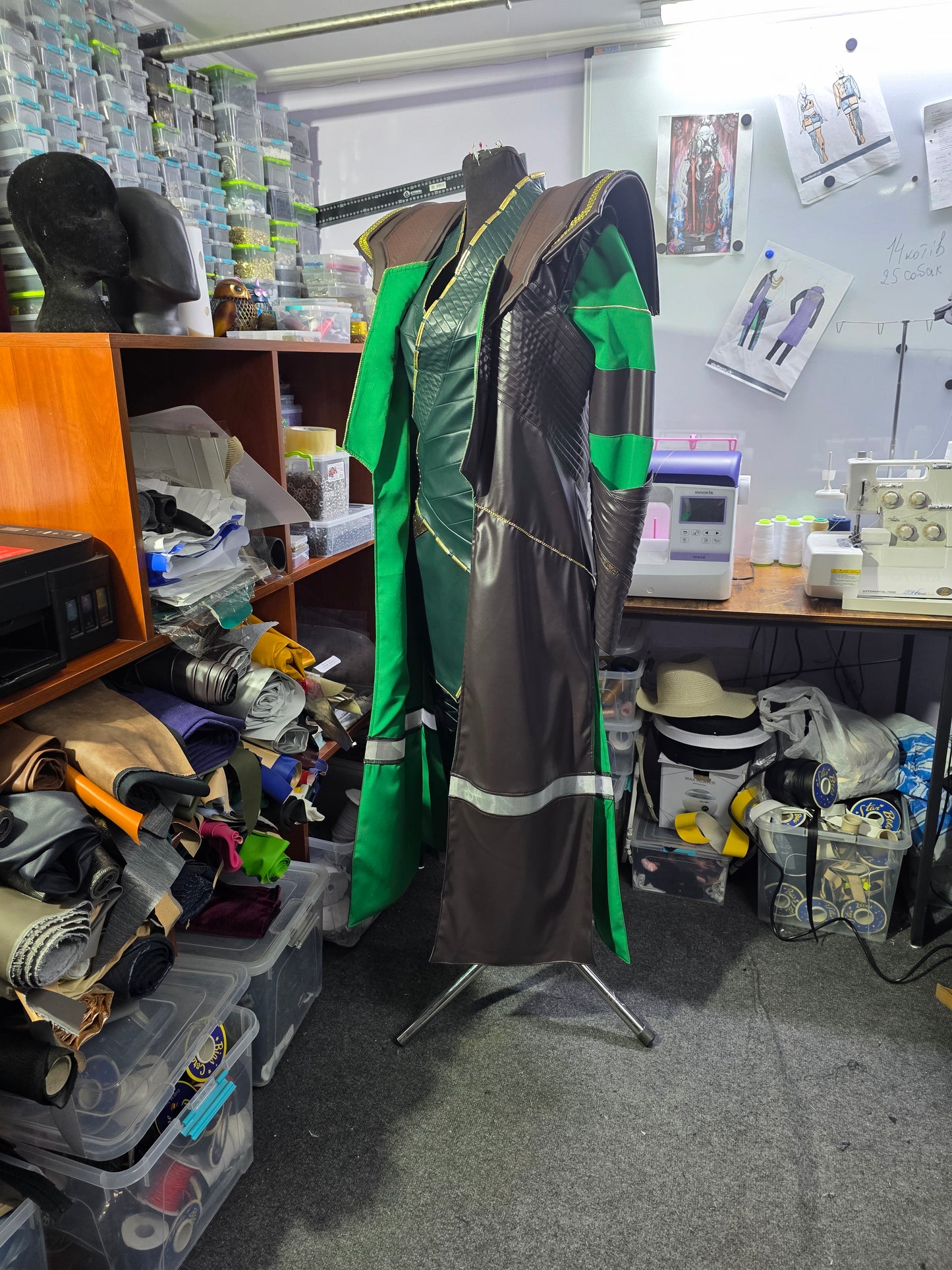 Loki from Thor Ragnarok cosplay outfit