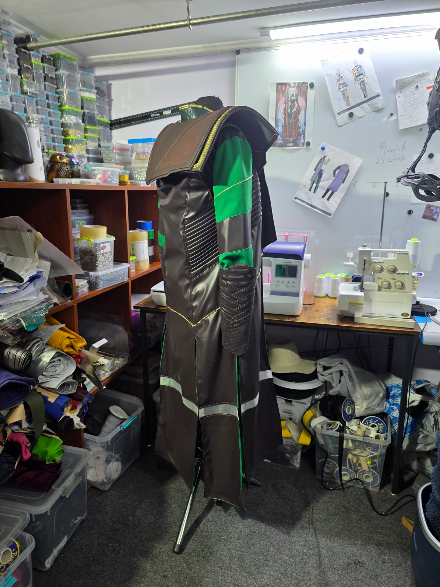 Loki from Thor Ragnarok cosplay outfit