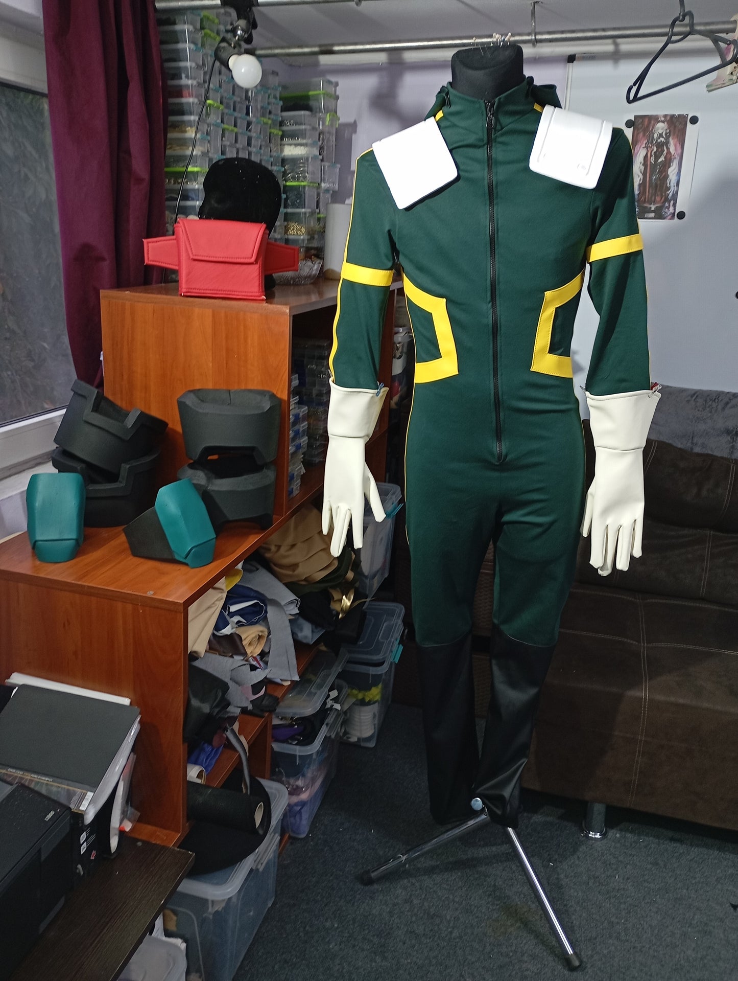 Deku Midoriya cosplay outfit with airforce gloves