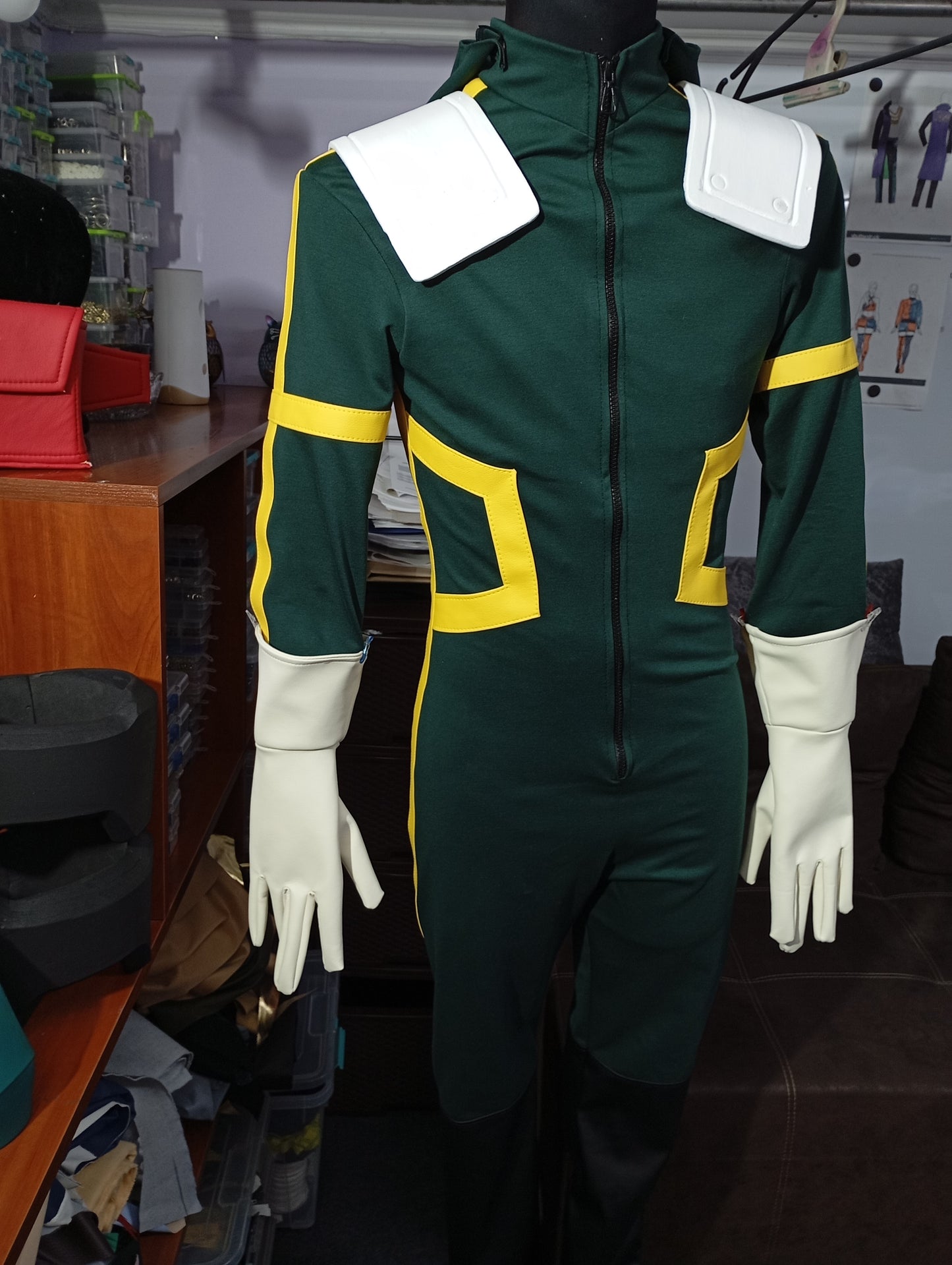 Deku Midoriya cosplay outfit with airforce gloves