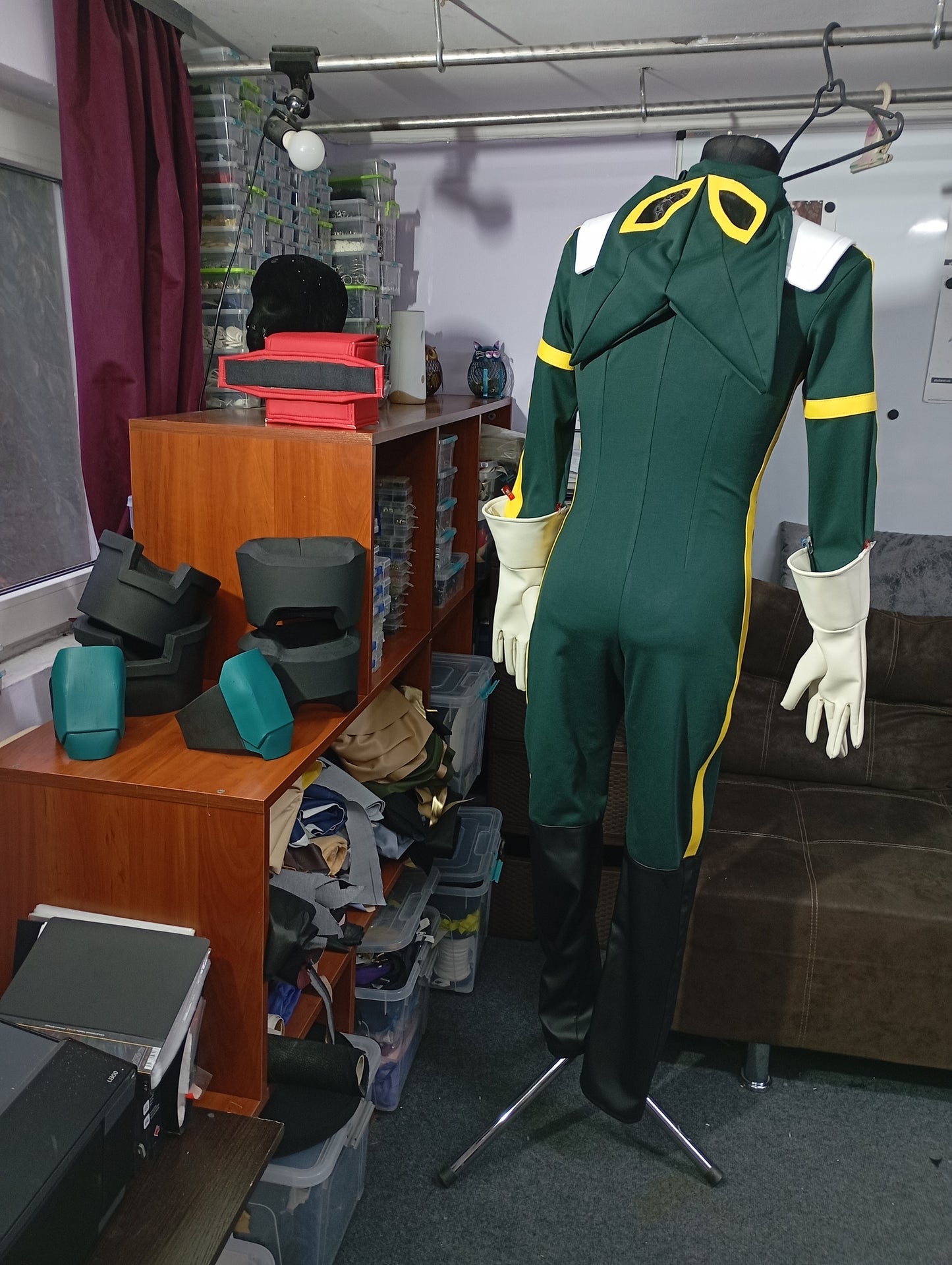 Deku Midoriya cosplay outfit with airforce gloves