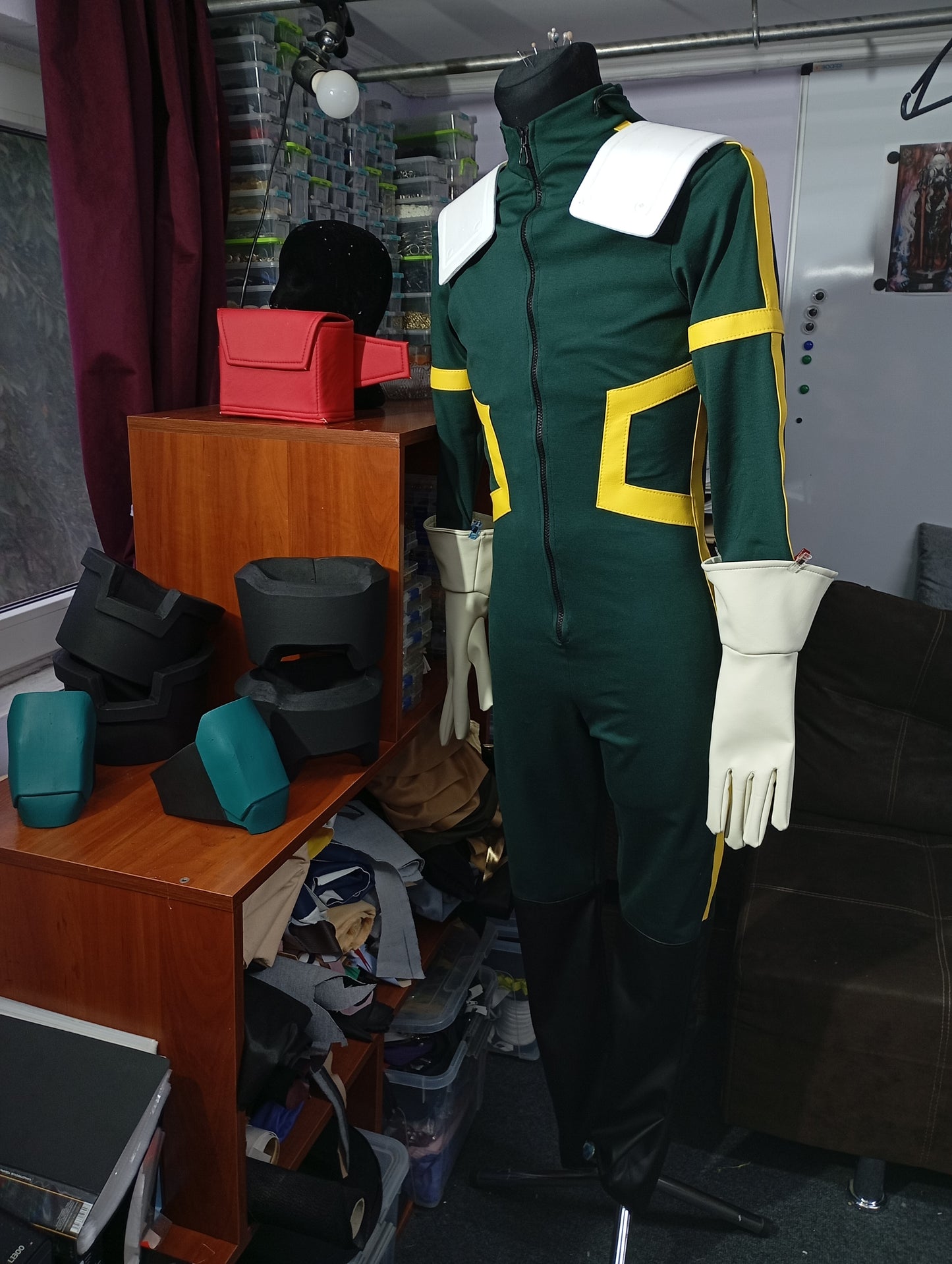 Deku Midoriya cosplay outfit with airforce gloves
