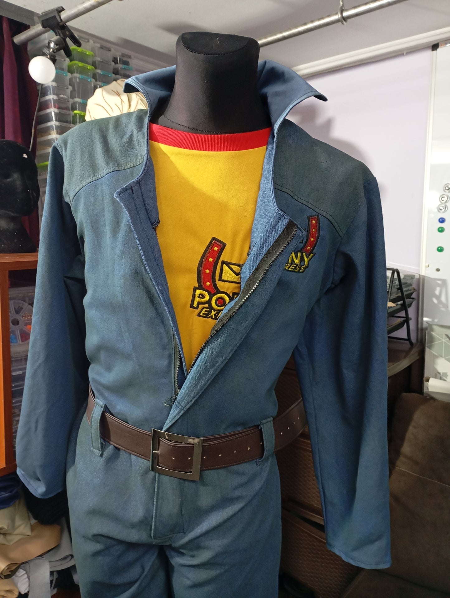 Curly cosplay outfit pony express