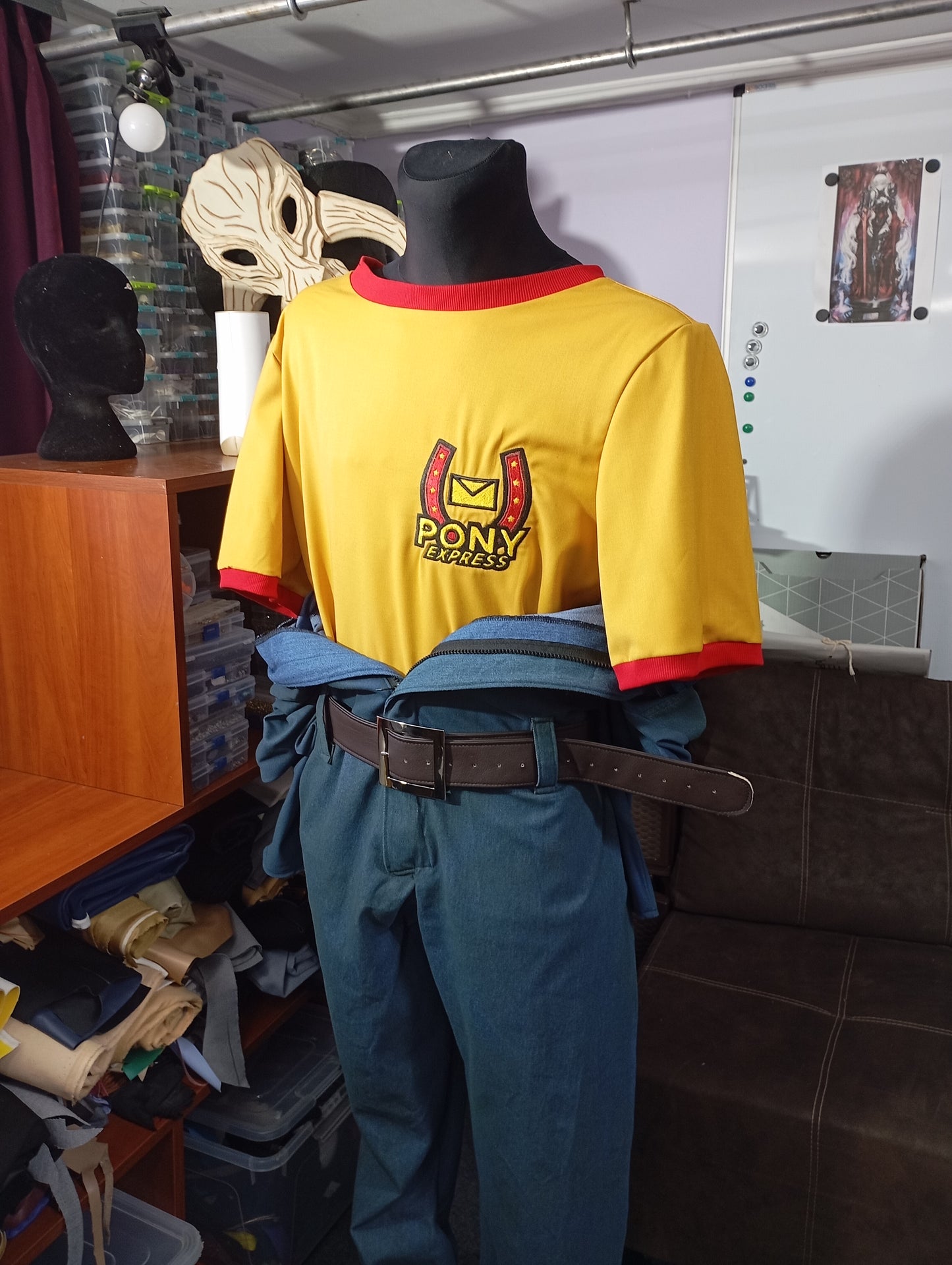 Curly cosplay outfit pony express