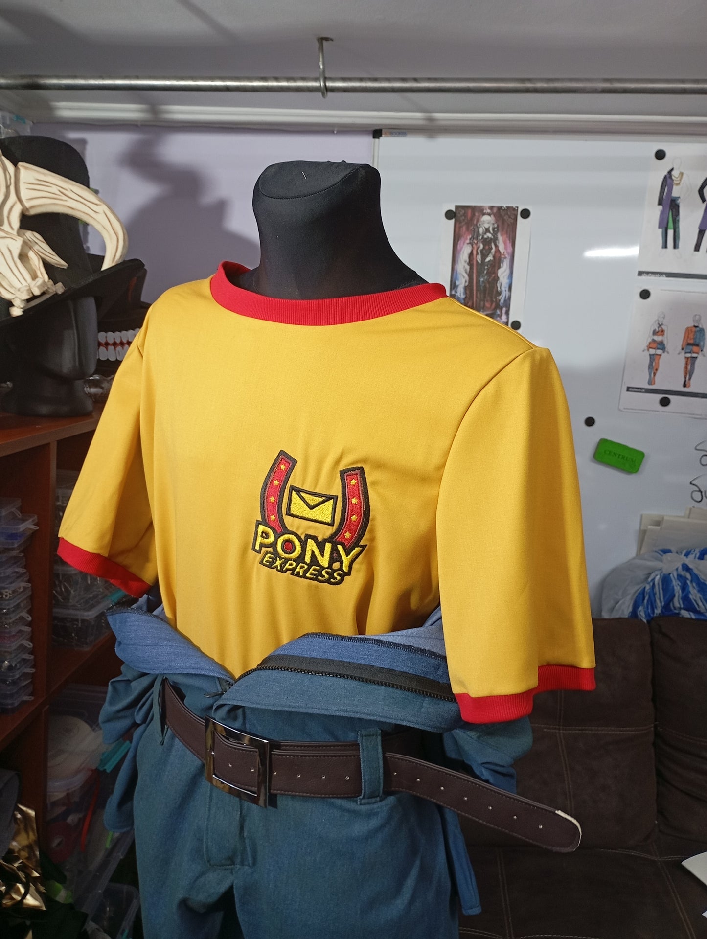 Curly cosplay outfit pony express