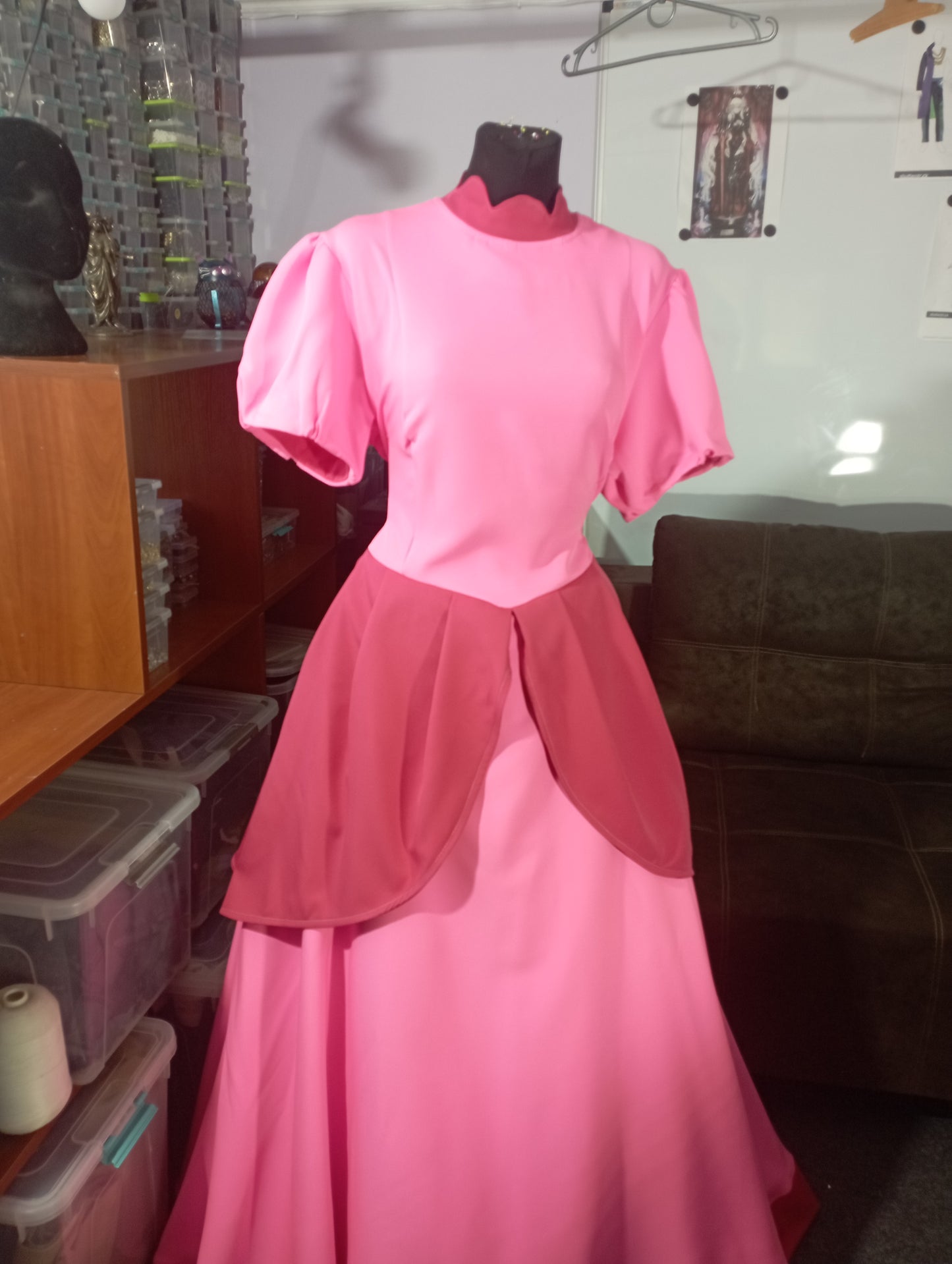 Princess Peach cosplay outfit / game cosplay