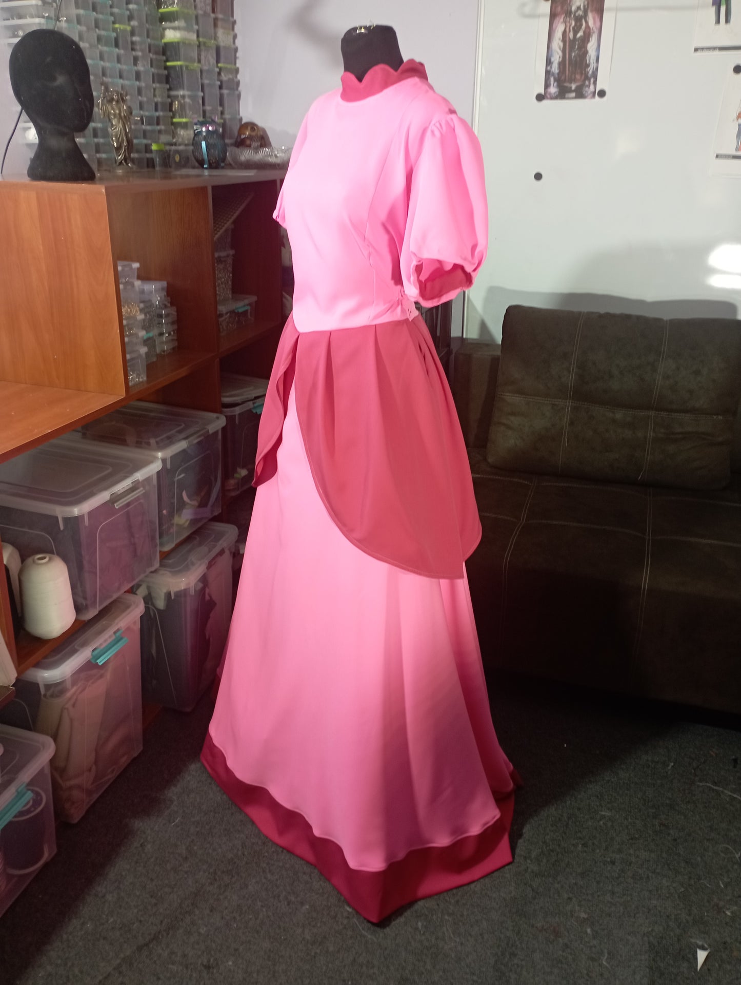 Princess Peach cosplay outfit / game cosplay