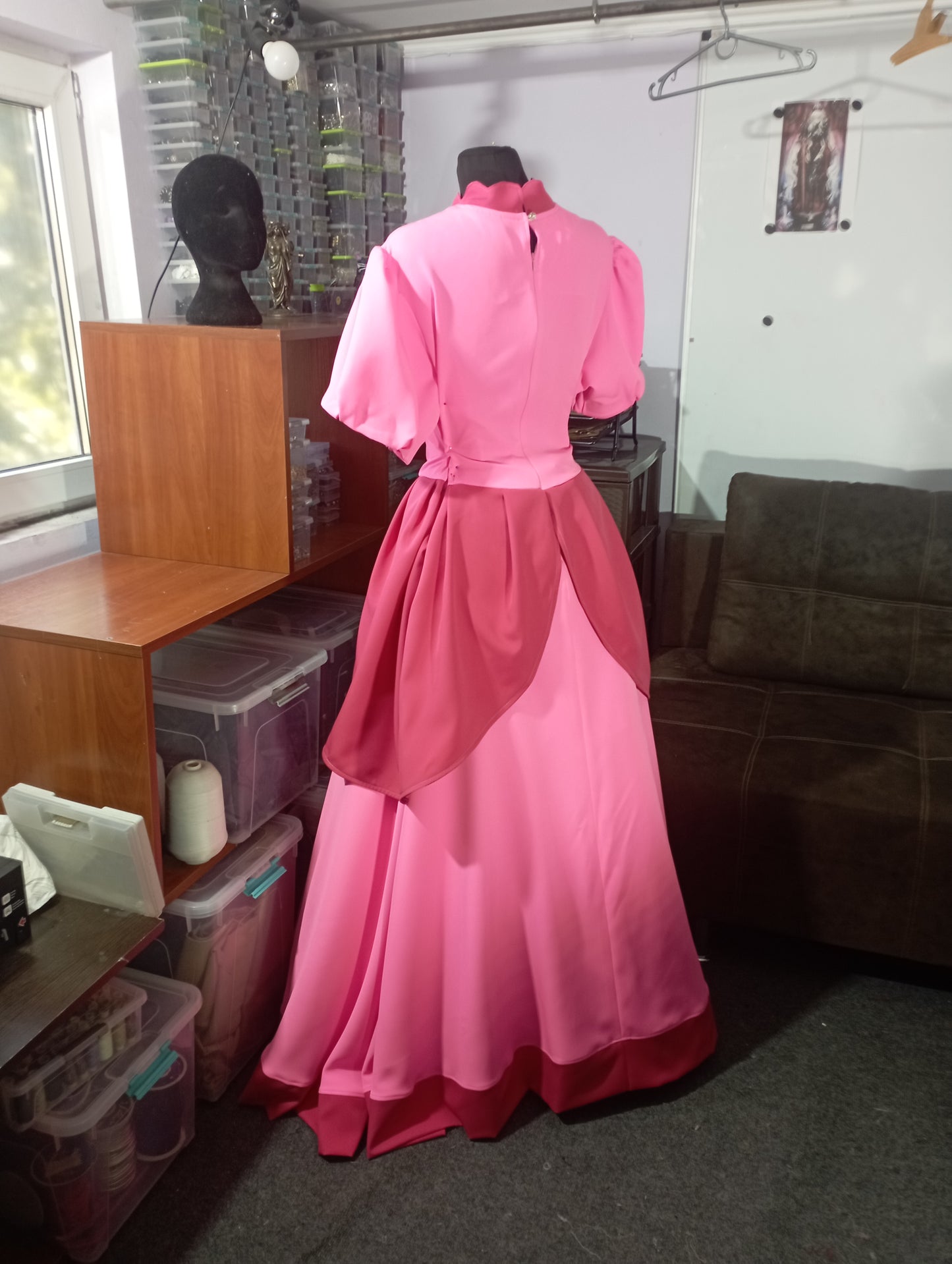 Princess Peach cosplay outfit / game cosplay