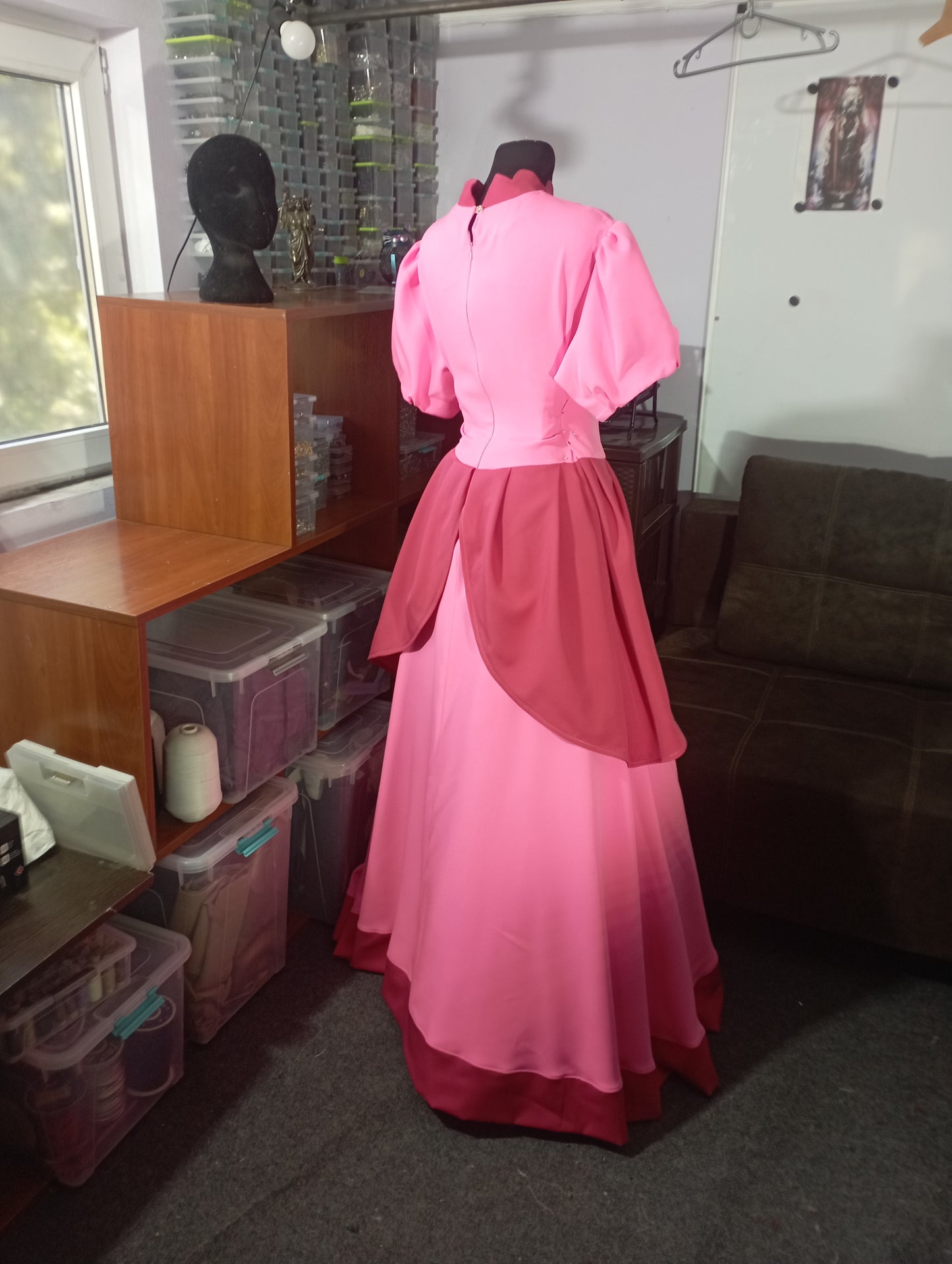 Princess Peach cosplay outfit / game cosplay