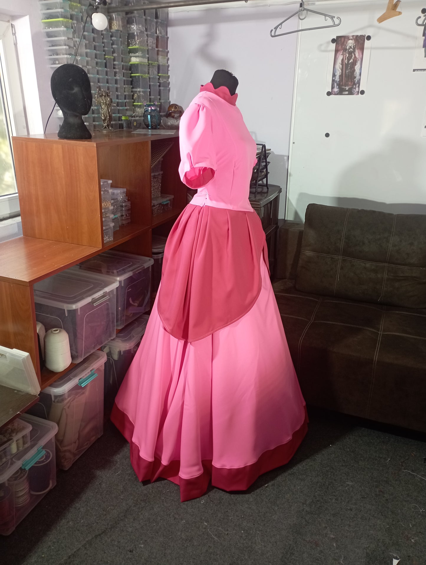 Princess Peach cosplay outfit / game cosplay