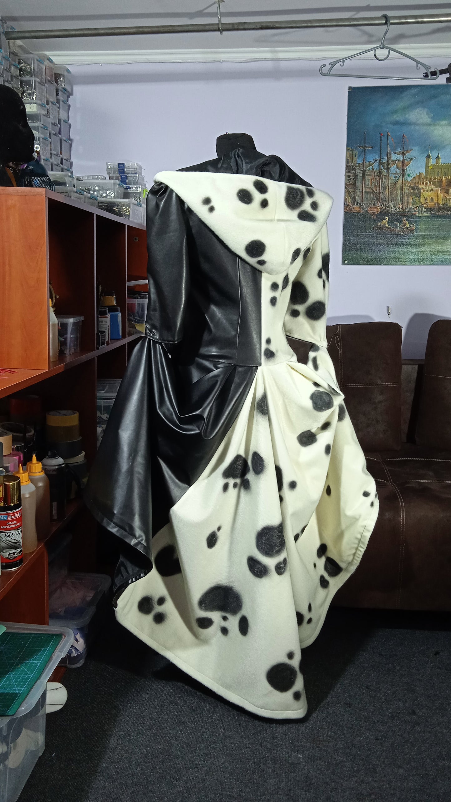 Cosplay Cruella de Vil dalmatian outfit / dalmatian coat short fur