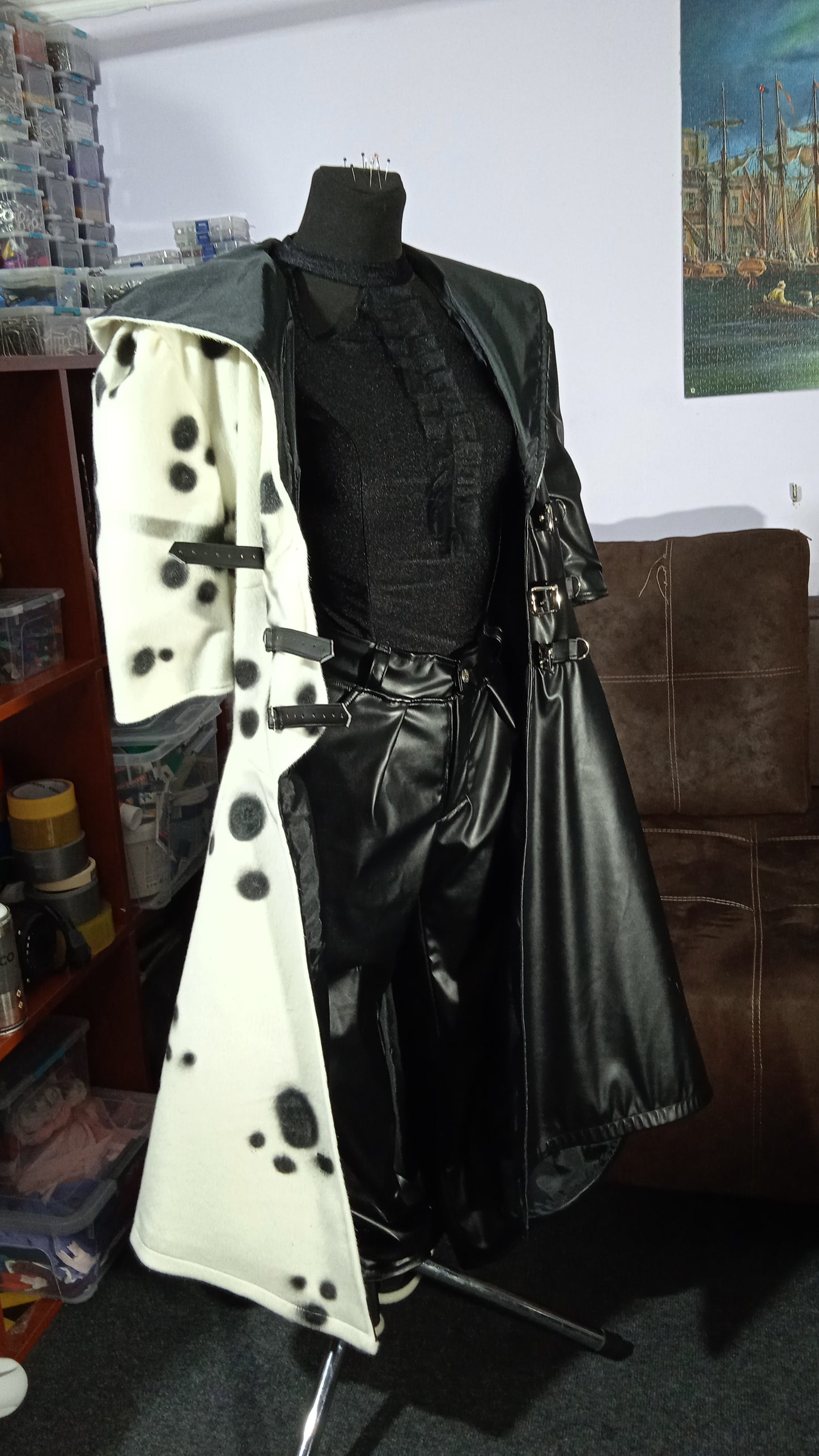 Cosplay Cruella de Vil dalmatian outfit / dalmatian coat short fur