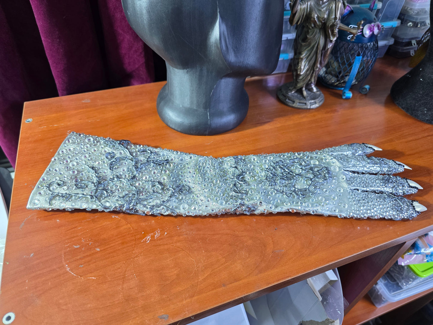 Gaga’s Countess glove from American Horror Story: Hotel cosplay