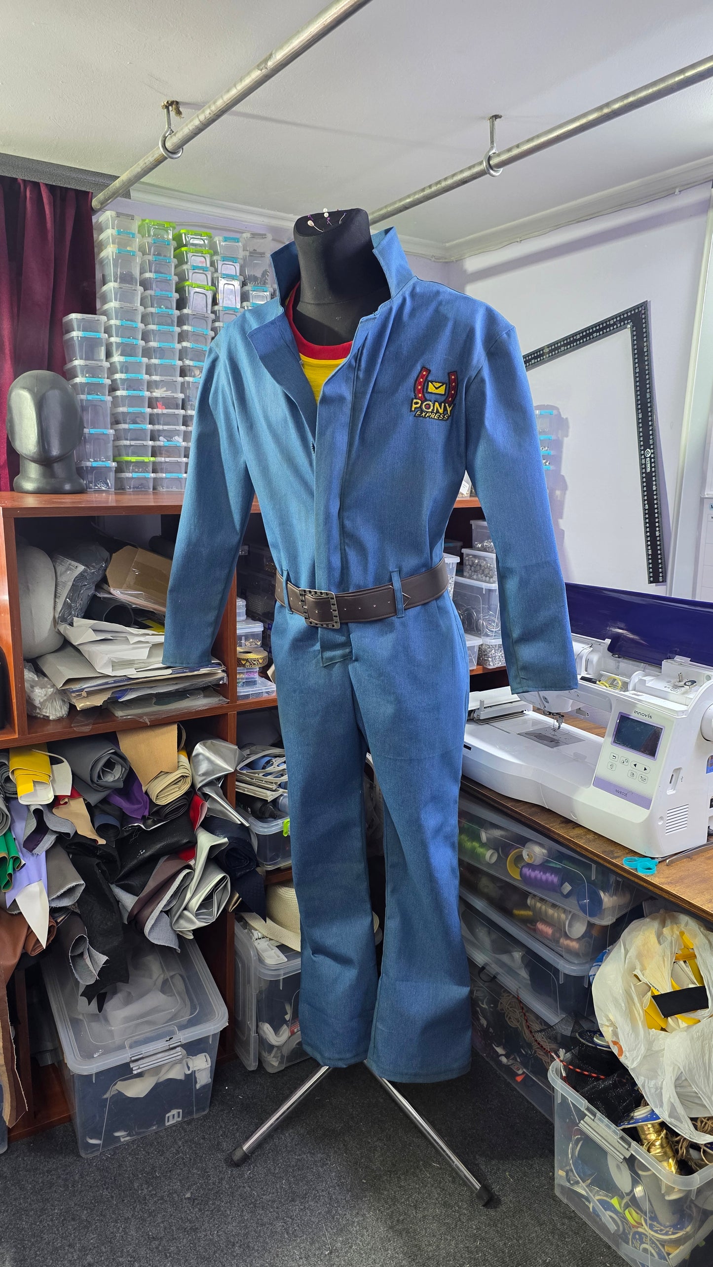 Curly cosplay outfit pony express