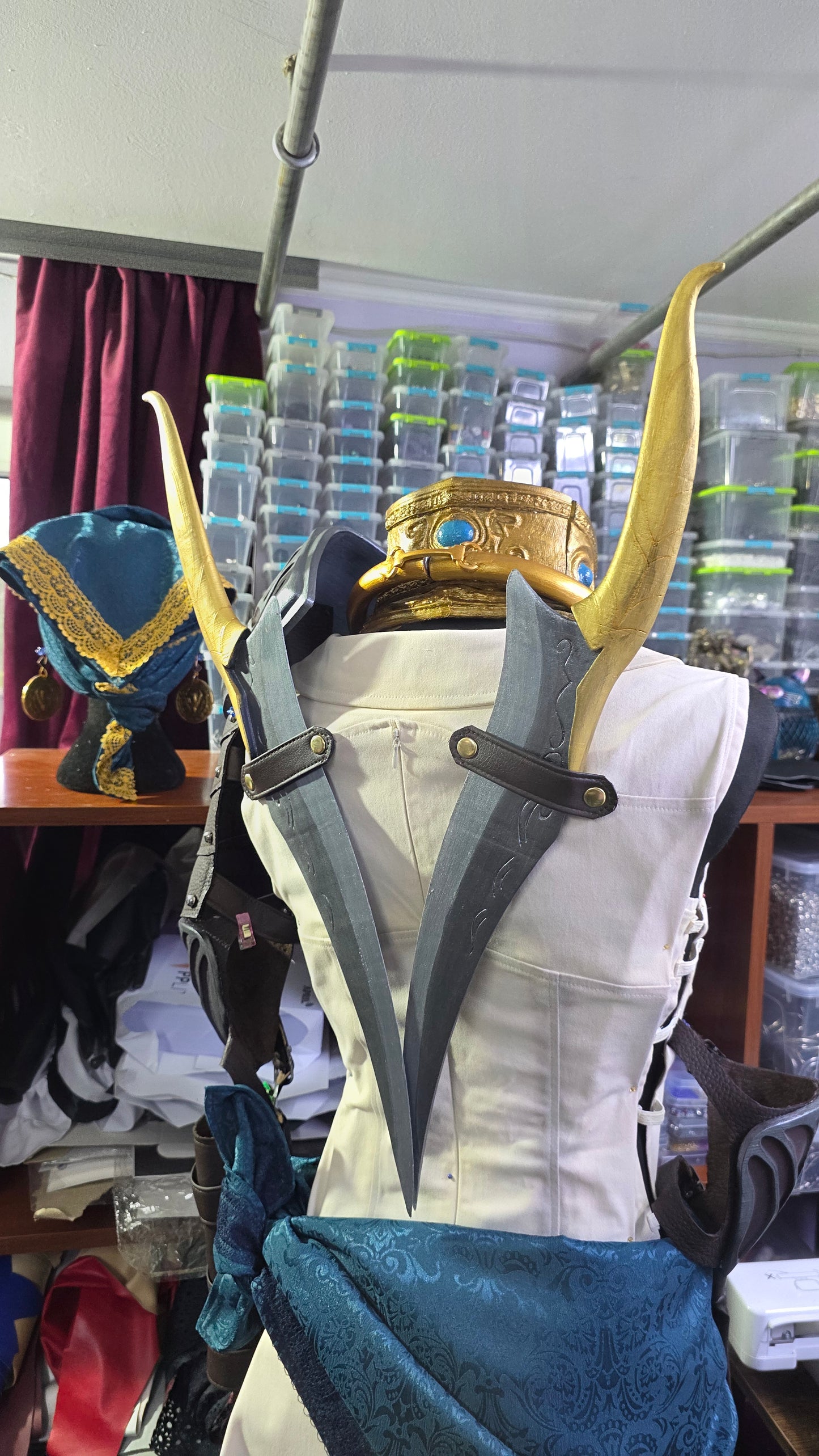 Isabela (Dragon Age 2) cosplay outfit  (pre order)