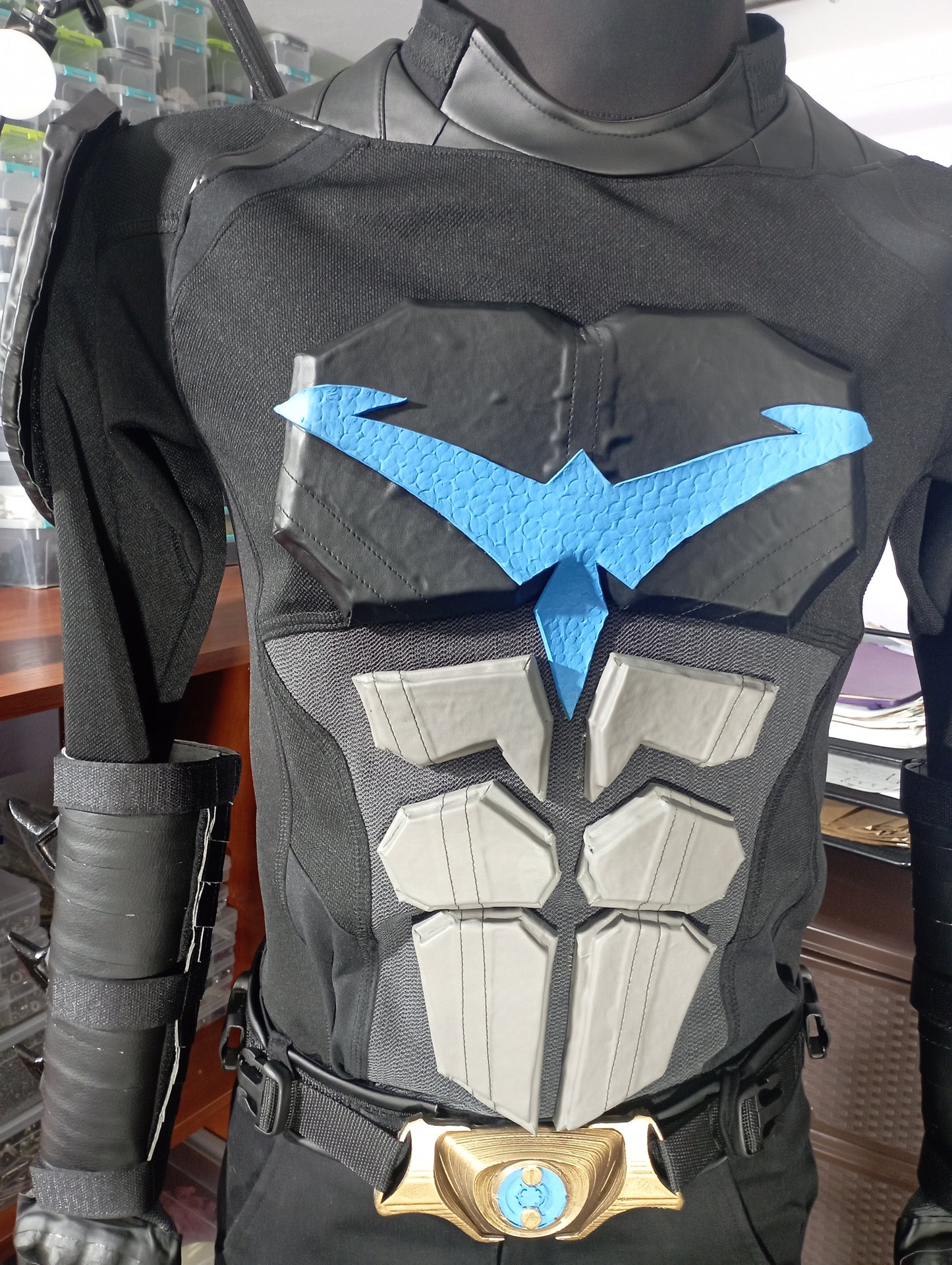Nightwing cosplay in young justice colours