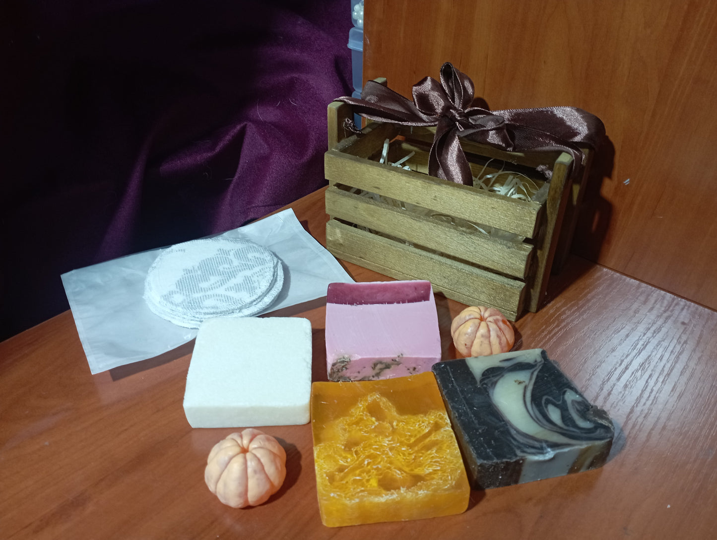Gift box with natural soap organised in wooden box+reusable cotton pads