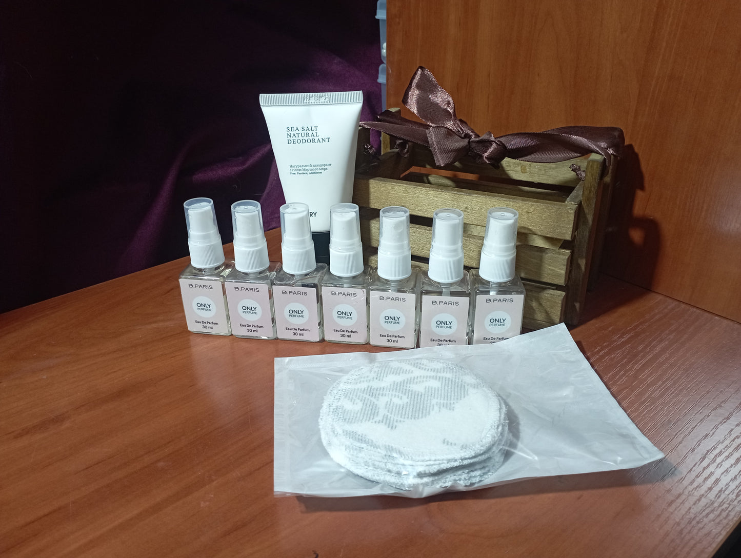 Gift box with natural deodorant and 7 perfume set+reusable cotton pads