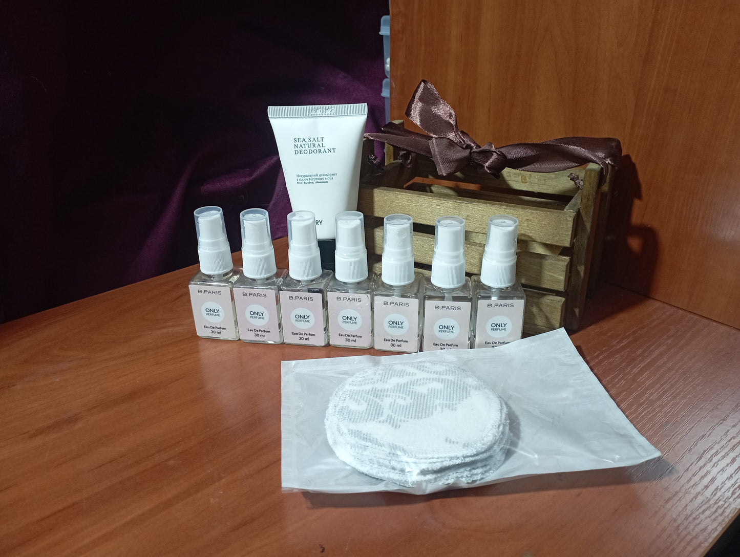 Gift box with natural deodorant and 7 perfume set+reusable cotton pads