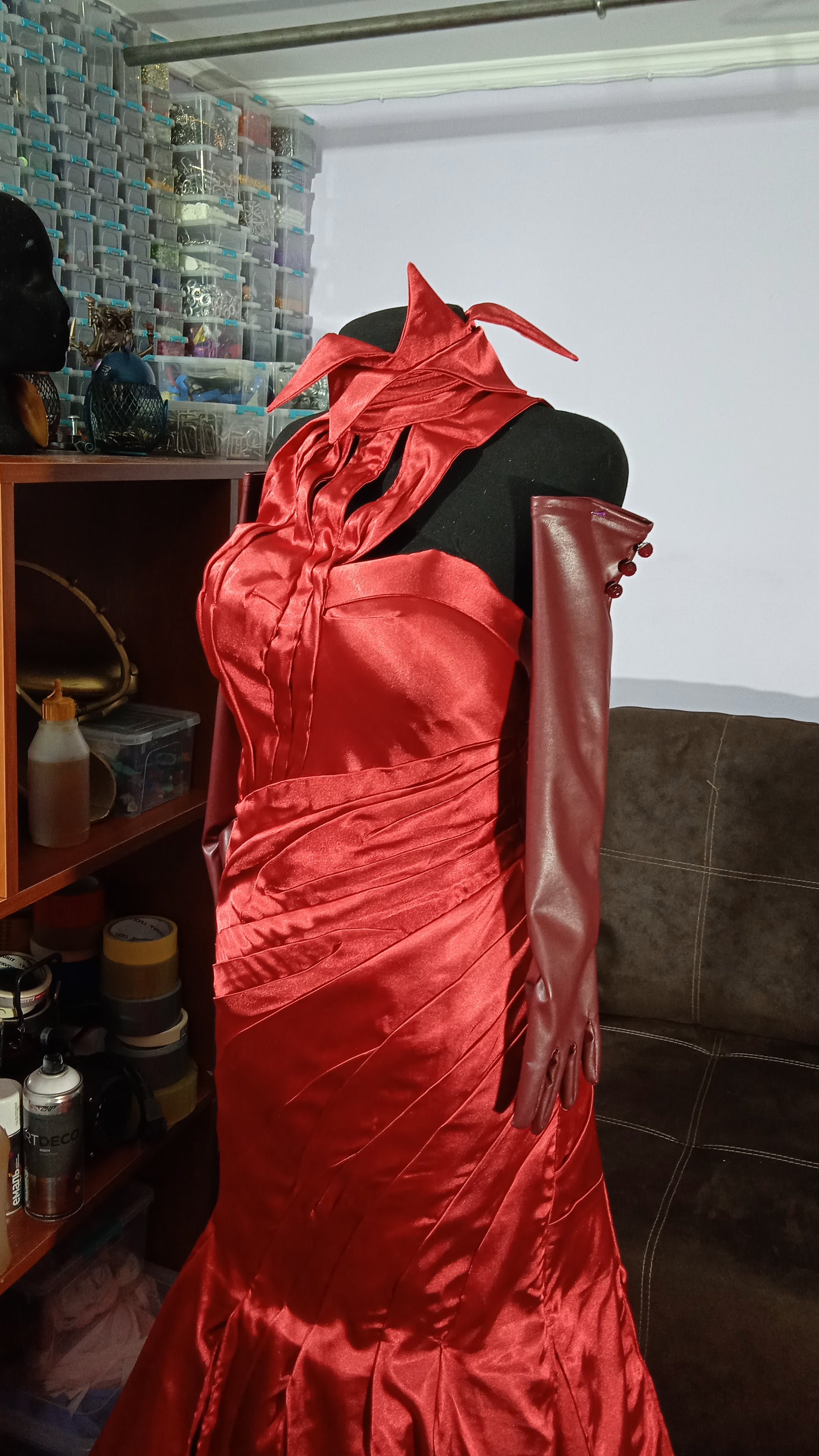 Cosplay Cruella de Vil outfits / Emma Stone / red dress / evening