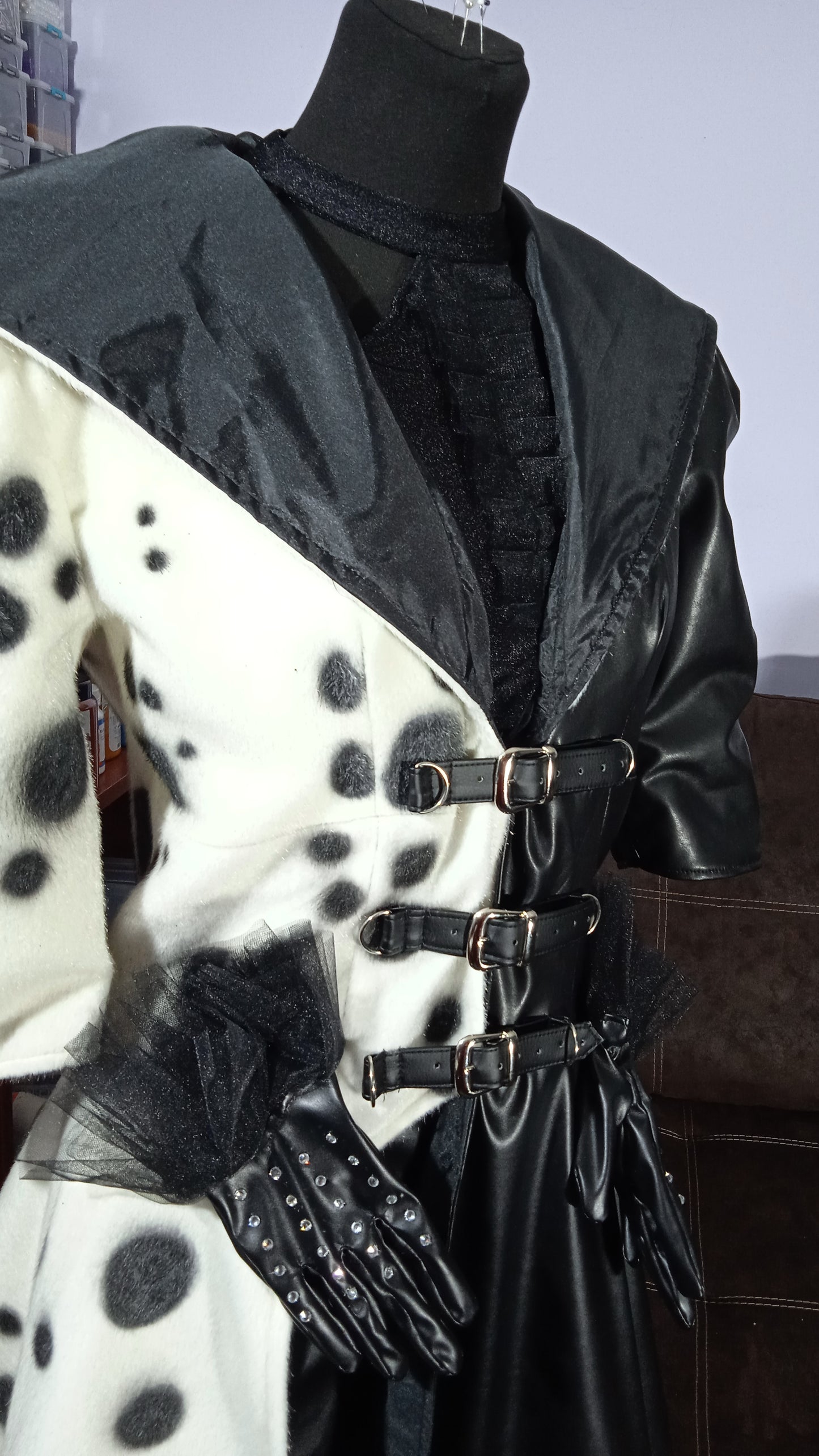 Cosplay Cruella de Vil dalmatian outfit / dalmatian coat short fur